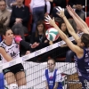 Findomestic Volley Cup 2011/12 - Serie A1MC Carnaghi Villa Cortese - Chateau D\'Ax Urbino VolleyPalaborsani, Castellanza (VA) - 22 Gen 2012-Attacco di Valentina Tirozzi contrastato da Makare Wilson e Lucia Bosetti